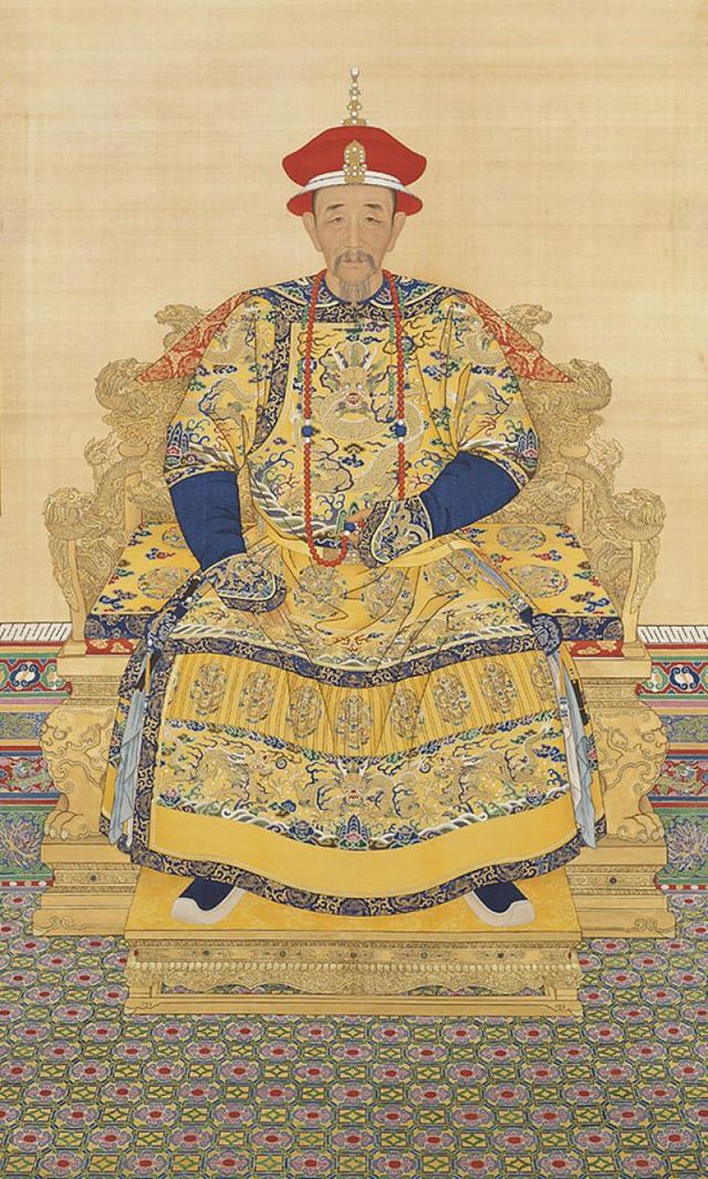 640px-PortraitoftheKangxiEmperorinCourtDress